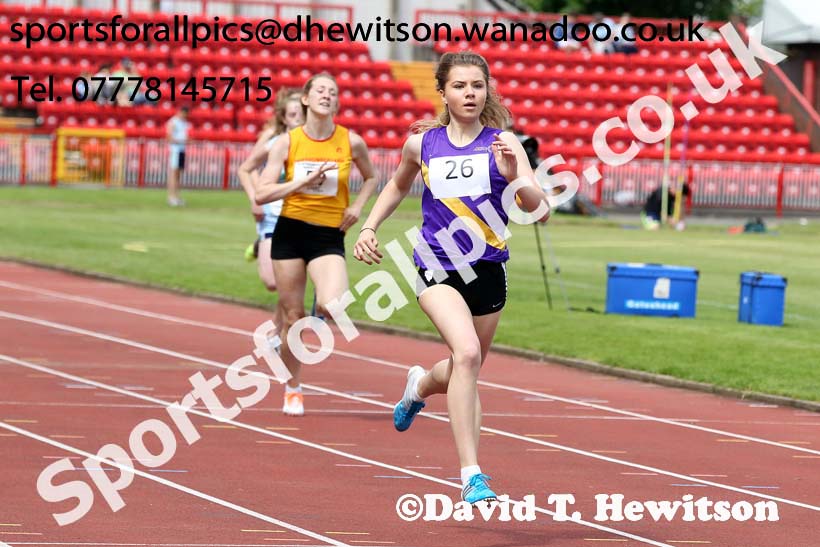 Girls 300 metres, Northern Inter-County Schools, Gateshead International Stadum. Photo: David T. Hewitson/Sports for All Pics